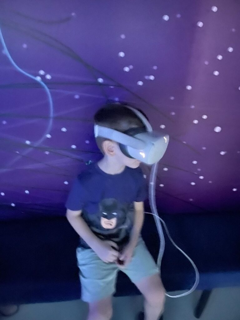 The World of Jellyfish in Prague (Svět Medúz) kid try VR